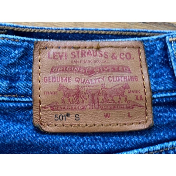 Vintage Levis 501 Blue Denim Cut Off Raw Hem Summer Shorts  Women's Size 28 - Picture 4 of 10